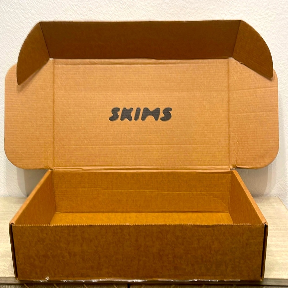 Skims Empty Shipping Box